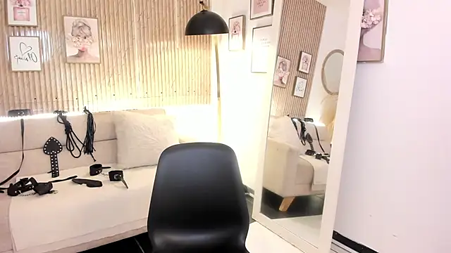 RACHEL EV online show from 09/18/25, 04:37