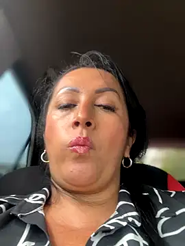 Milk chloe online show from 10/22/25, 06:18