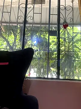 Milk chloe online show from 11/18/25, 06:22