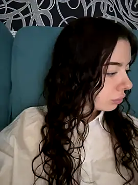 Snapshot of Kimi_Ass chatting on 10/30/25, 10:35 Kimi Ass online show from 10/30/25, 10:35