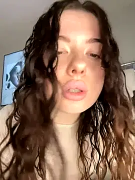 Snapshot of Kimi_Ass chatting on 10/08/25, 12:07 Kimi Ass online show from 10/08/25, 12:07