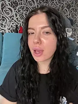 Snapshot of Kimi_Ass chatting on 02/25/25, 01:10 Kimi Ass online show from 02/25/25, 01:10