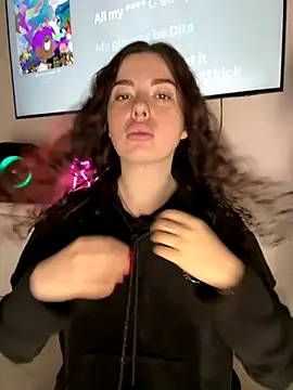 Snapshot of Kimi_Ass chatting on 10/20/25, 12:17 Kimi Ass online show from 10/20/25, 12:17