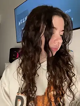 Snapshot of Kimi_Ass chatting on 11/22/25, 01:04 Kimi Ass online show from 11/22/25, 01:04