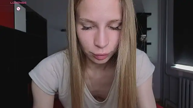Snapshot of Elis_Fox chatting on 06/22/26, 08:11 Elis Fox online show from 06/22/26, 08:11