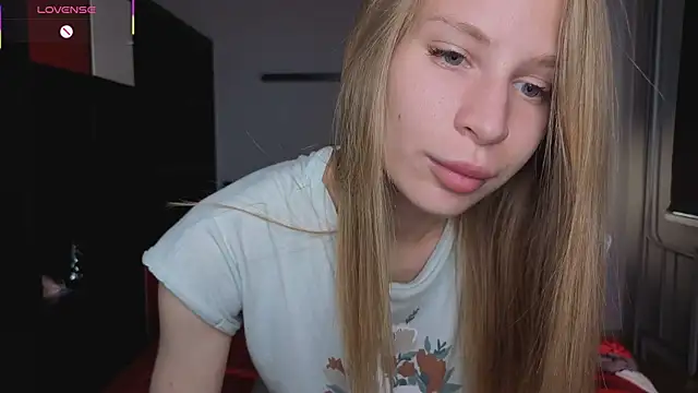 Snapshot of Elis_Fox chatting on 06/30/26, 08:03 Elis Fox online show from 06/30/26, 08:03