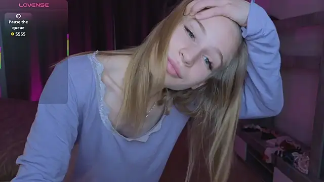 Elis Fox online show from 04/07/26, 11:01