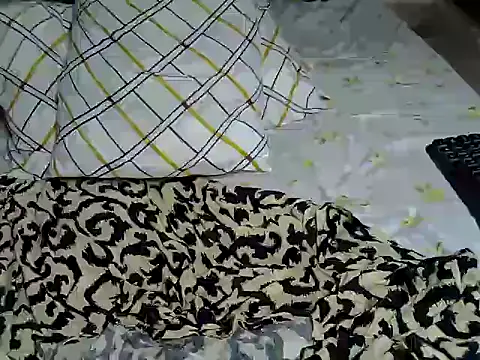 Queen petite  online show from 11/02/25, 10:31