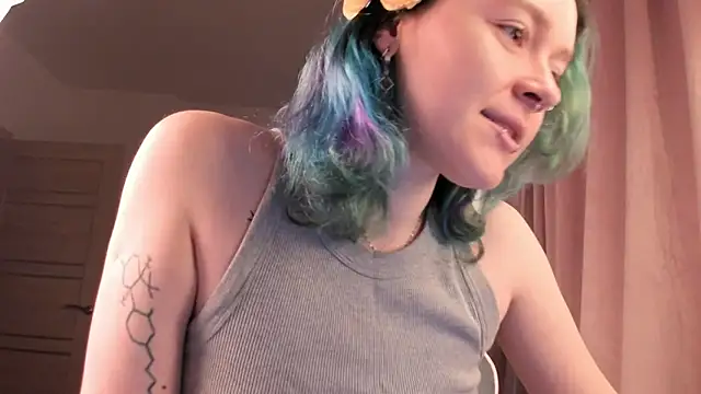 alisahug online show from 12/01/25, 10:05