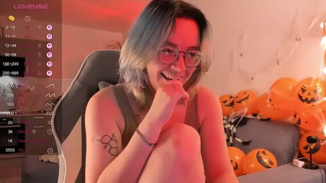 alisahug online show from 10/24/25, 07:40