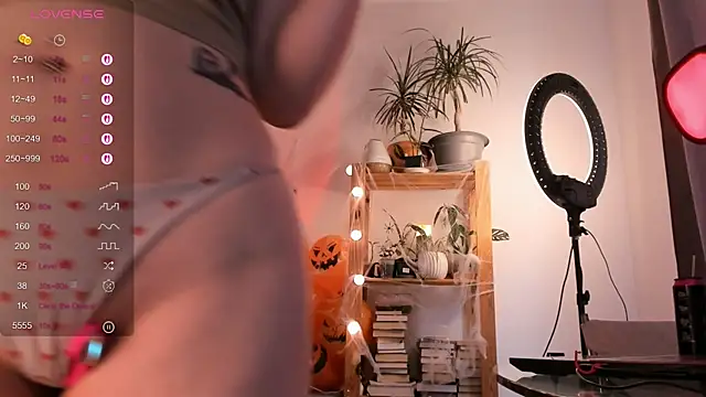 alisahug online show from 10/25/25, 07:18