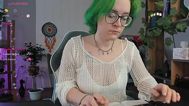 alisahug online show from 02/28/25, 04:32