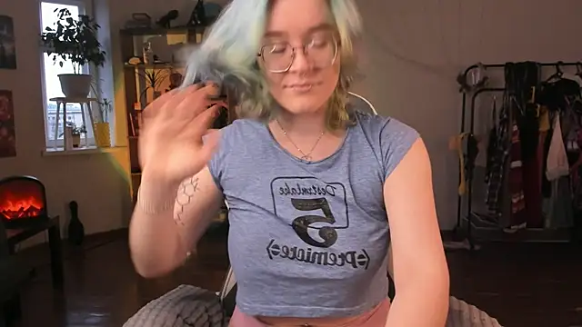 alisahug online show from 09/30/25, 12:22