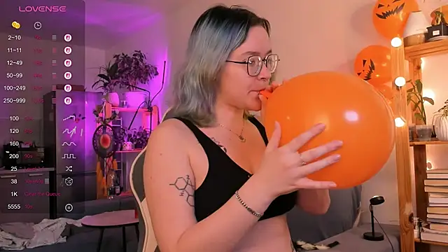 alisahug online show from 10/22/25, 10:58