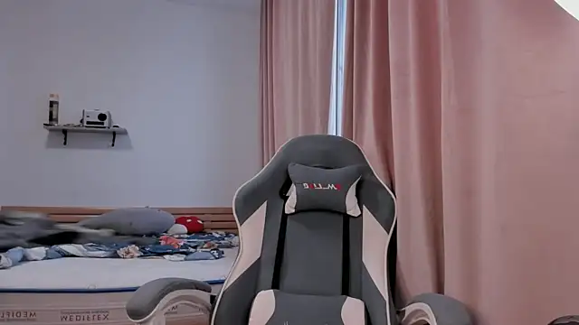 alisahug online show from 11/29/25, 08:14