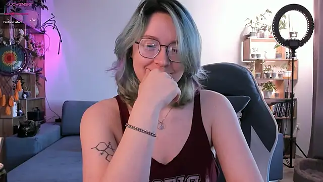 alisahug online show from 10/13/25, 09:55