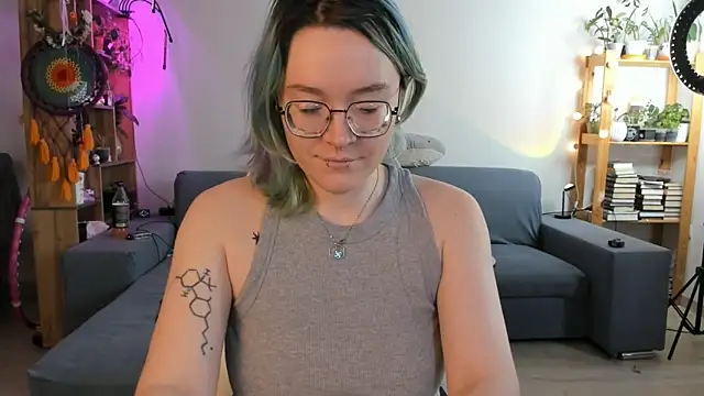 alisahug online show from 10/15/25, 10:12