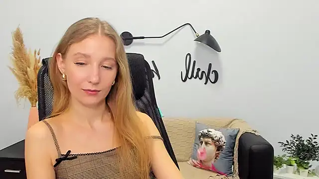 LolaWilsons online show from 03/05/25, 02:34