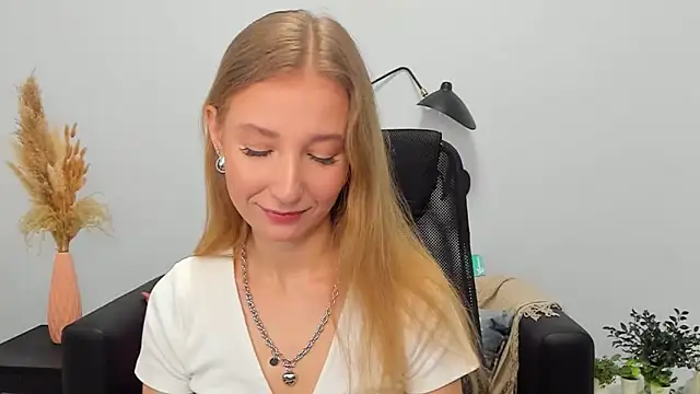 LolaWilsons online show from 02/28/25, 06:21