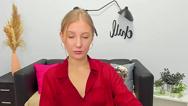 LolaWilsons online show from 11/28/25, 07:30