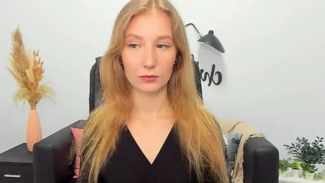 LolaWilsons online show from 02/27/25, 06:13