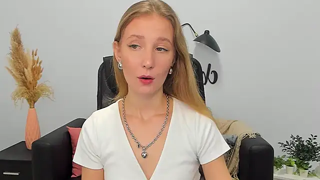 LolaWilsons online show from 02/28/25, 09:36