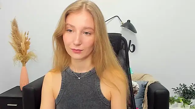 LolaWilsons online show from 03/10/25, 10:39