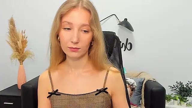 LolaWilsons online show from 03/05/25, 08:00