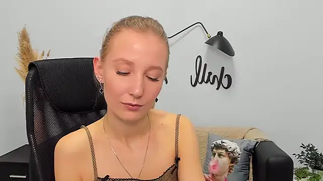 LolaWilsons online show from 03/21/25, 12:28