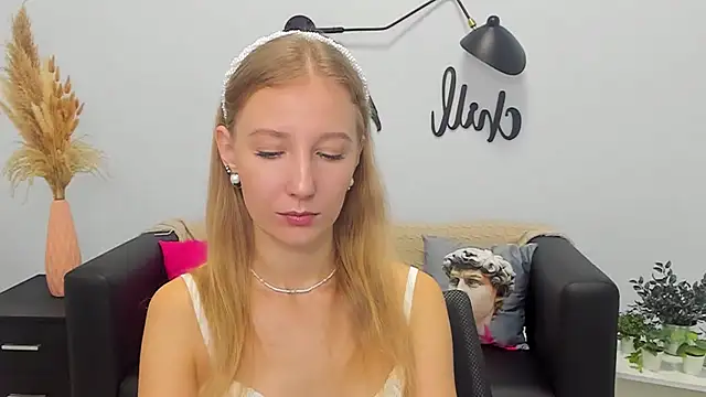 LolaWilsons online show from 09/15/25, 07:31