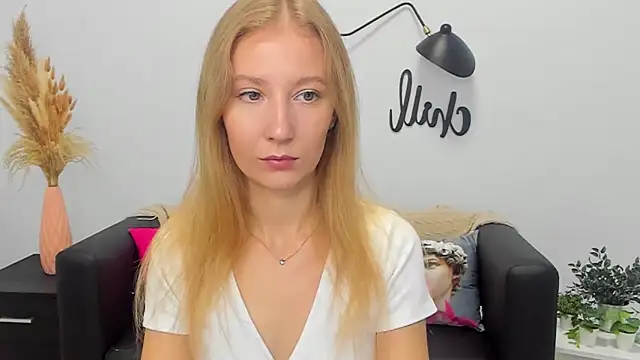 LolaWilsons online show from 09/19/25, 06:17