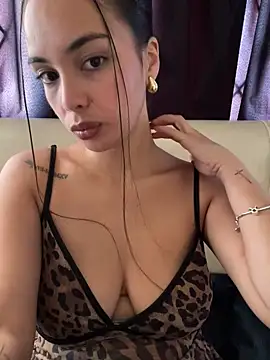 Snapshot of gabyaridi chatting on 09/23/25, 02:35 gabyaridi online show from 09/23/25, 02:35