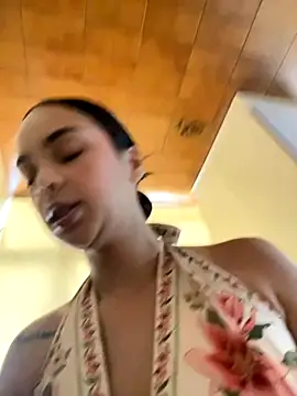 Snapshot of gabyaridi chatting on 10/02/25, 04:10 gabyaridi online show from 10/02/25, 04:10