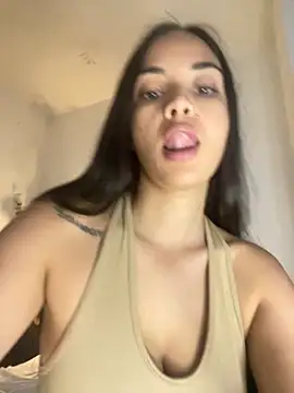 Snapshot of gabyaridi chatting on 09/11/25, 11:43 gabyaridi online show from 09/11/25, 11:43