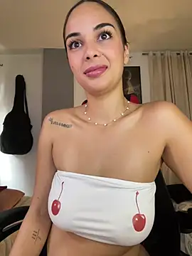 Snapshot of gabyaridi chatting on 03/10/25, 03:52 gabyaridi online show from 03/10/25, 03:52