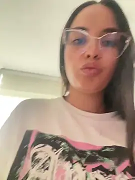 Snapshot of gabyaridi chatting on 06/17/26, 10:41 gabyaridi online show from 06/17/26, 10:41