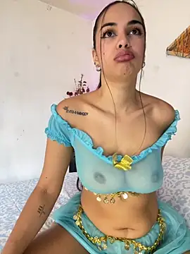 Snapshot of gabyaridi chatting on 10/29/25, 04:39 gabyaridi online show from 10/29/25, 04:39