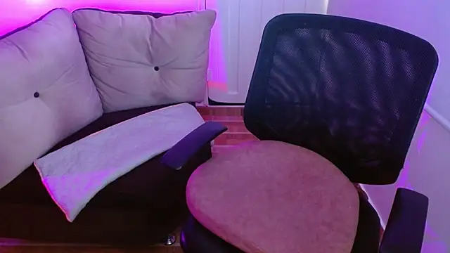 milfrousse online show from 02/27/26, 10:31