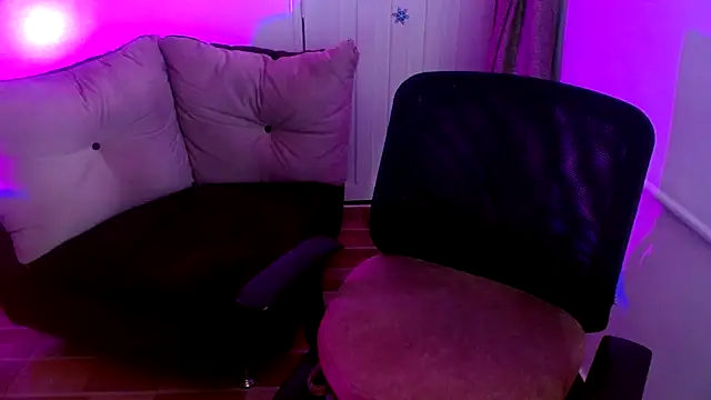 Snapshot of milfrousse chatting on 11/05/25, 11:52 milfrousse online show from 11/05/25, 11:52