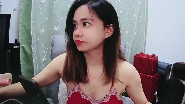 Snapshot of Candy_bee520 chatting on 12/25/24, 02:45 Candy bee520 online show from 12/25/24, 02:45