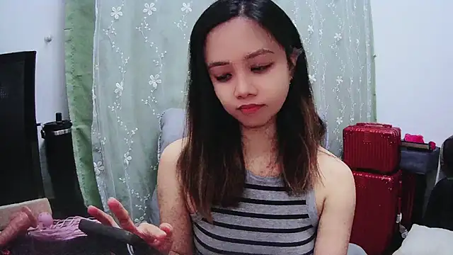 Snapshot of Candy_bee520 chatting on 01/04/25, 03:28 Candy bee520 online show from 01/04/25, 03:28