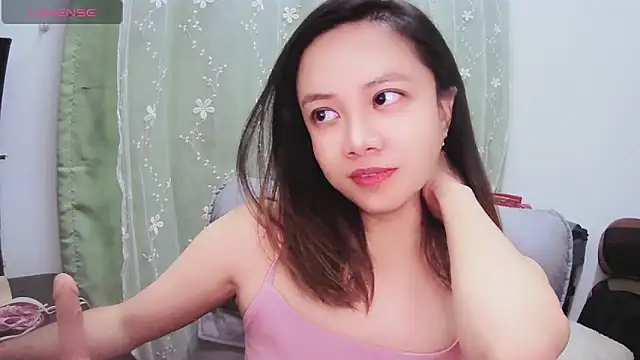 Snapshot of Candy_bee520 chatting on 02/24/25, 06:58 Candy bee520 online show from 02/24/25, 06:58