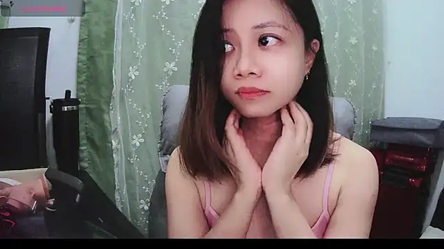 Snapshot of Candy_bee520 chatting on 01/14/25, 03:57 Candy bee520 online show from 01/14/25, 03:57