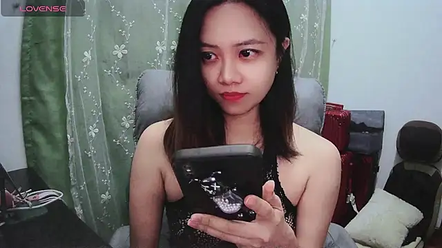 Snapshot of Candy_bee520 chatting on 02/20/25, 03:52 Candy bee520 online show from 02/20/25, 03:52