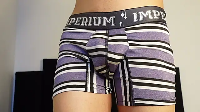 Snapshot of MarcoAlexLatino chatting on 11/15/25, 03:32 MarcoAlexLatino online show from 11/15/25, 03:32