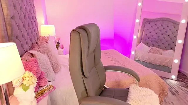 Snapshot of AshleyFerrer chatting on 09/13/25, 02:06 AshleyFerrer online show from 09/13/25, 02:06