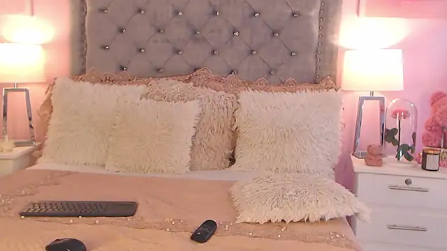 Snapshot of AshleyFerrer chatting on 03/16/25, 03:04 AshleyFerrer online show from 03/16/25, 03:04