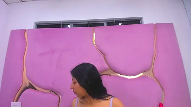 VaneLin18 online show from 11/19/25, 11:05