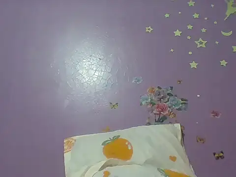 Snapshot of Beauty_beee chatting on 03/19/25, 06:57 Beauty beee online show from 03/19/25, 06:57