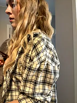 RozzitaBedberry online show from 11/08/25, 11:25